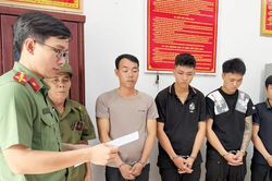 Khởi tố, bắt tạm giam nh&oacute;m chế tạo, mua b&aacute;n tr&aacute;i ph&eacute;p vũ kh&iacute; qu&acirc;n dụng