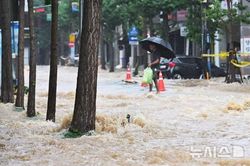 Mưa lớn ở Hàn Quốc, 5 người thương vong