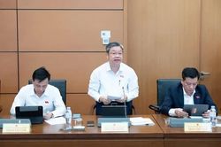 Ủy ban Thường vụ Quốc hội ban h&agrave;nh 4 nghị quyết về nh&acirc;n sự