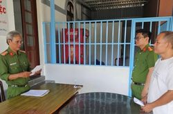 Tạm giữ hình sự nam bảo vệ dùng dây xích đánh đồng nghiệp bất tỉnh