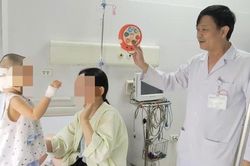 B&eacute; g&aacute;i 27 th&aacute;ng tuổi nguy kịch sau c&uacute; ng&atilde; đập đầu xuống nền nh&agrave;