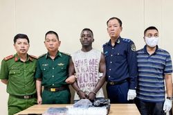 Bắt đối tượng người Nigeria cùng lô ma tuý giấu trong linh kiện điện tử
