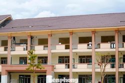 Công trường không nghỉ trước ngày đón hơn 1.300 học sinh vùng cao đến lớp