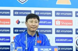 &Ocirc;ng Kim Sang-sik h&eacute; lộ điểm yếu h&agrave;nh lang c&aacute;nh đội tuyển Việt Nam