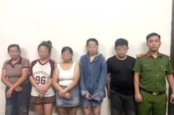 Kiểm tra nhà nghỉ, công an bắt quả tang hai đôi nam nữ đang mua bán dâm