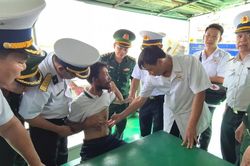 'Giữa biển khơi, ngư d&acirc;n kh&ocirc;ng bao giờ đơn độc'