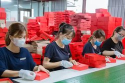 Cần lộ tr&igrave;nh giảm giờ l&agrave;m xuống 40-44 giờ/tuần, tr&aacute;nh sốc cho doanh nghiệp