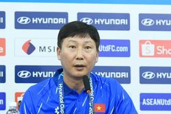 HLV Kim Sang-sik: 'Tuyển Việt Nam không được chủ quan trước Malaysia'