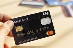 Tin tức nổi bật ngày 18/8: Gần 89% người dân Việt Nam từ 15 tuổi trở lên có tài khoản thanh toán