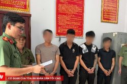 Bắt nh&oacute;m đối tượng chế tạo, t&agrave;ng trữ, vận chuyển, sử dụng, mua b&aacute;n tr&aacute;i ph&eacute;p vũ kh&iacute; qu&acirc;n dụng