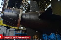 Tàu ngầm hạt nhân Khabarovsk của Nga lần đầu ra biển