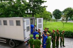 Cựu Thứ trưởng Nguyễn B&aacute; Hoan v&agrave; đồng phạm hầu t&ograve;a v&igrave; nhận hối lộ hơn 30 tỷ đồng