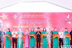 Khai mạc trưng bày chuyên đề 'Rạng rỡ mùa Thu Độc lập'