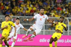 Bí ẩn đằng sau cú bay người đánh đầu của Xuân Son khiến tuyển Malaysia 'ôm hận'