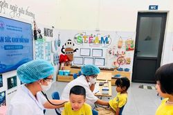 Hà Nội bắt đầu khám sức khỏe miễn phí cho trẻ em mầm non và học sinh