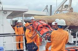 Vượt thời tiết sóng gió, đưa ngư dân gặp sự cố sức khỏe về bờ an toàn
