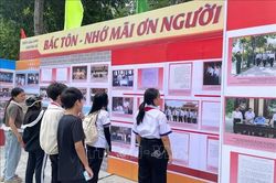Triển lãm hơn 100 hình ảnh, tư liệu về Chủ tịch Tôn Đức Thắng