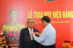 Đảng vi&ecirc;n cao ni&ecirc;n tiếp tục đ&oacute;ng g&oacute;p cho sự ph&aacute;t triển của địa phương