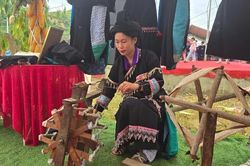 Đồng bào Thu Lao ở thượng nguồn sông Chảy giữ hồn nghề dệt