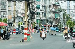 Dự án đường Chu Văn An sắp hoàn thành, khi nào loạt trụ điện được di dời?