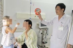 Trẻ ngã đập đầu, gia đình chớ chủ quan dù trẻ vẫn tỉnh táo