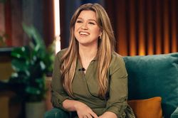 Kelly Clarkson cấm các con xem bộ phim cô đóng