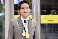 Ch&acirc;n dung nam sinh li&ecirc;n tiếp gi&agrave;nh 2 Huy chương V&agrave;ng tại 2 kỳ Olympic quốc tế chỉ trong một tuần