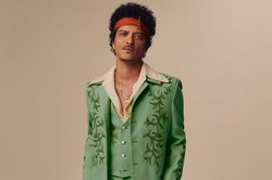 Bruno Mars san bằng kỷ lục của SZA, tiến gần cột mốc lịch sử