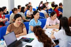 Sổ sức khỏe điện tử VNeID vẫn 'làm khó' người dân