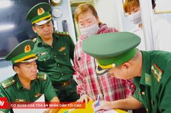 Đưa ngư dân nghi đau ruột thừa vào bờ cấp cứu an toàn
