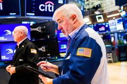 Dow Jones bay gần 300 điểm khi thỏa thuận ngừng bắn tại Trung Đông hết hạn