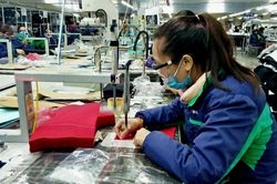 Định hướng chính sách điều chỉnh tiền lương đối với lao động khu vực doanh nghiệp