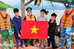 Bộ đội Bi&ecirc;n ph&ograve;ng An Giang tuy&ecirc;n truyền ph&aacute;p luật, hỗ trợ người d&acirc;n d&ugrave;ng VNeID