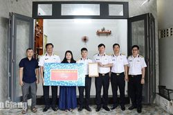 Vùng 5 Hải quân trao 3 căn nhà Đồng đội cho quân nhân khó khăn