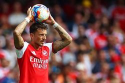 Arsenal mở đường cho Ben White tới Everton nếu hoàn tất chiêu mộ Ezri Konsa từ Aston Villa