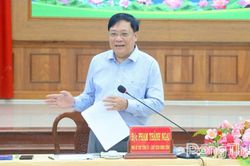 Đồng chí Phạm Thành Ngại làm việc với Ban Thường vụ Đảng ủy xã Tân Phước 1