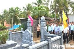 X&atilde; Long B&igrave;nh: Tổ chức d&acirc;ng hương tưởng niệm Bộ tướng Trương Điền