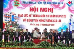Sư đo&agrave;n 320 v&agrave; Bệnh viện H&ugrave;ng Vương Gia Lai k&yacute; quy chế kết nghĩa