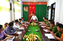 Đảng ủy x&atilde; Thuận Bắc l&agrave;m việc với C&ocirc;ng an x&atilde; về triển khai nhiệm vụ trọng t&acirc;m