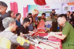 Tận tụy vì dân