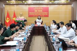 Đo&agrave;n Gi&aacute;m s&aacute;t số 2 của Tỉnh ủy l&agrave;m việc với Ban Thường vụ Đảng ủy Qu&acirc;n sự tỉnh