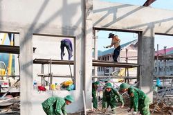 Bộ đội biên phòng Lào Cai góp sức thi công điểm trường biên giới