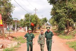 Đồng bào dân tộc thiểu số Lâm Đồng góp sức giữ bình yên biên giới