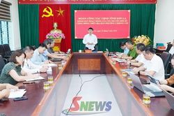 Đồng ch&iacute; Ph&oacute; Chủ tịch UBND tỉnh khảo s&aacute;t hoạt động tổ chuyển đổi số cộng đồng phường Chiềng Cơi