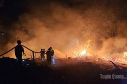 Ch&aacute;y rừng trong đ&ecirc;m tại phường H&agrave; Giang 1