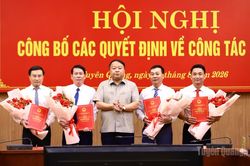 UBND tỉnh công bố quyết định về công tác cán bộ