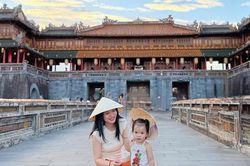 Khi giới trẻ chọn nón lá Huế