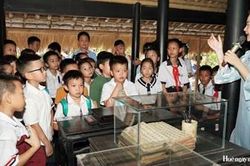 Theo dấu chân Bác - Bồi đắp tình yêu quê hương
