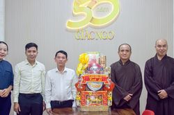 Bí thư Đảng ủy phường Xuân Hòa (TP.HCM) Mai Bá Trước thăm Báo Giác Ngộ nhân dịp Đại lễ Vu lan - Báo hiếu