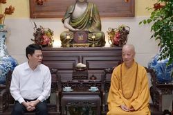 L&atilde;nh đạo Cục An ninh nội địa thăm Đức Ph&aacute;p chủ, Trưởng l&atilde;o H&ograve;a thượng Th&iacute;ch Thiện Nhơn nh&acirc;n Đại lễ Vu lan